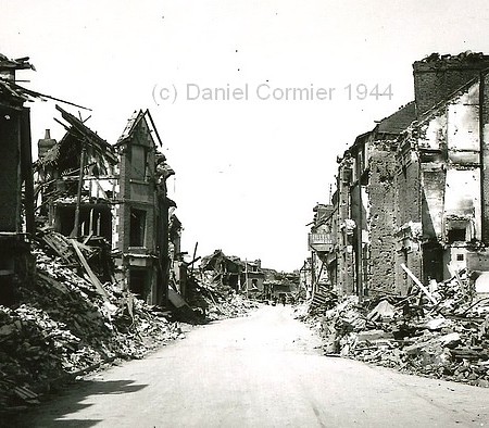 Centre-ville de Sotteville-lès-Rouen après le bombardement du 19 avril 1944